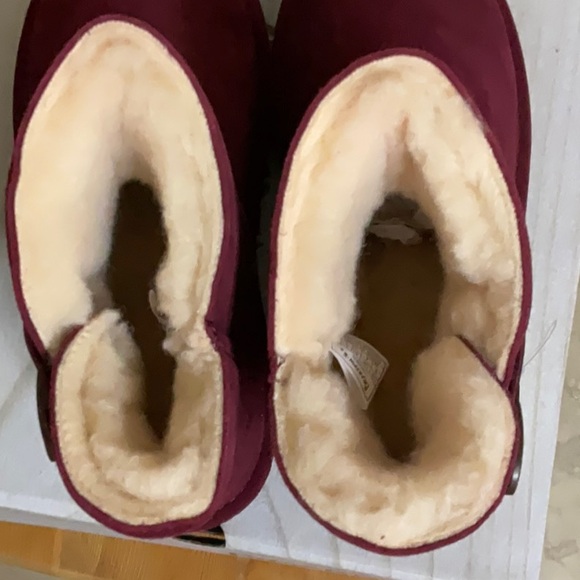 Cozy Warm 🐻 BEARPAW Dark Red Boots - Picture 7 of 8